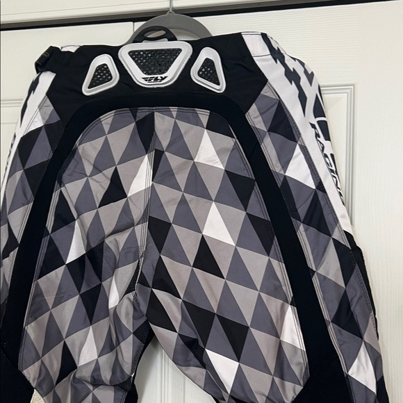 Fox Men's Triangular Patterned Black and White Pants - Picture 8 of 8